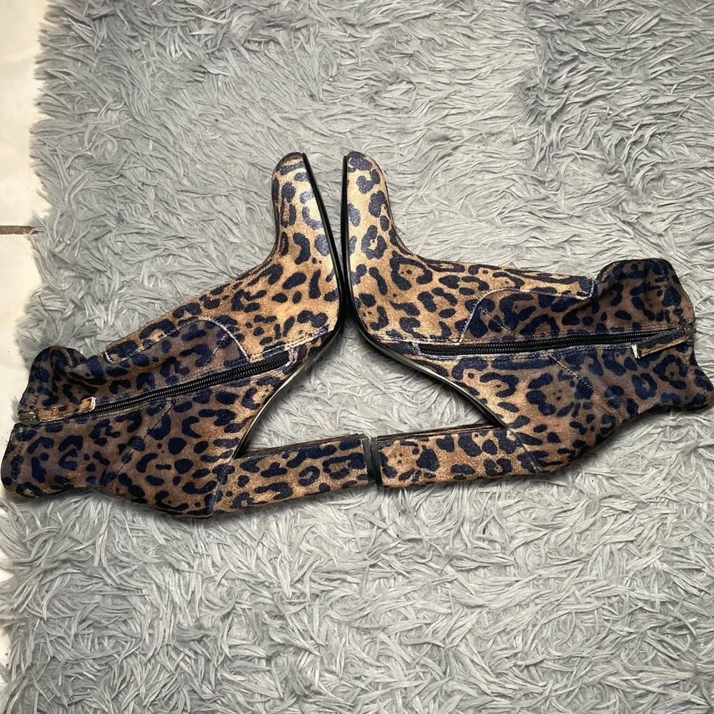Steve Madden Edit Velvet Chunky Leopard Sock Booties in size 8.5.